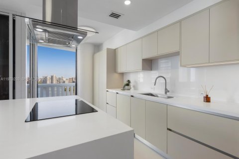 Condo in Aventura, Florida, 2 bedrooms  № 2089697 - photo 18
