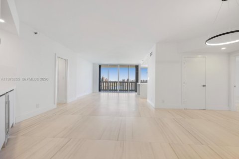 Condo in Aventura, Florida, 2 bedrooms  № 2089697 - photo 10