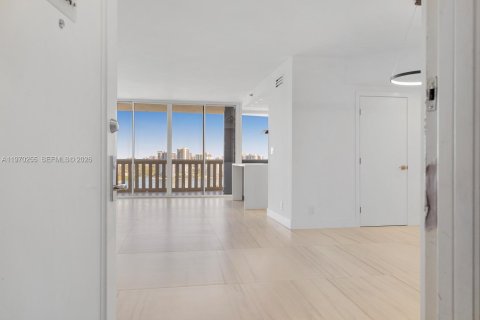 Condo in Aventura, Florida, 2 bedrooms  № 2089697 - photo 9