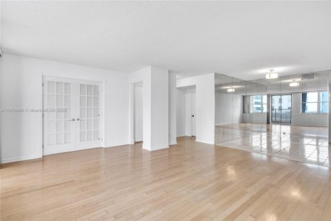 Condominio en alquiler en Hollywood, Florida, 2 dormitorios, 125.42 m2 № 1922450 - foto 18