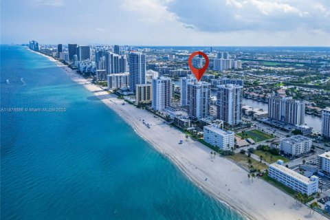 Condominio en alquiler en Hollywood, Florida, 2 dormitorios, 125.42 m2 № 1922450 - foto 4