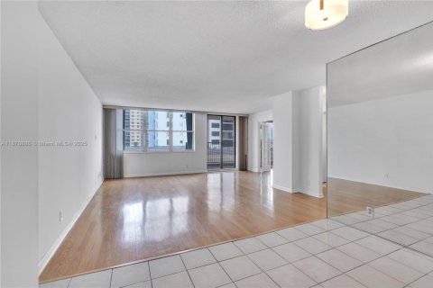 Condominio en alquiler en Hollywood, Florida, 2 dormitorios, 125.42 m2 № 1922450 - foto 15