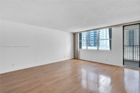 Condominio en alquiler en Hollywood, Florida, 2 dormitorios, 125.42 m2 № 1922450 - foto 23