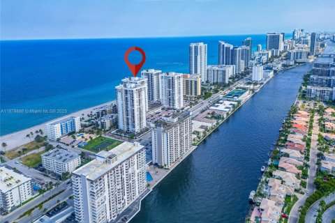 Condominio en alquiler en Hollywood, Florida, 2 dormitorios, 125.42 m2 № 1922450 - foto 6