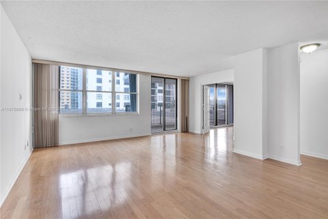 Condominio en alquiler en Hollywood, Florida, 2 dormitorios, 125.42 m2 № 1922450 - foto 17