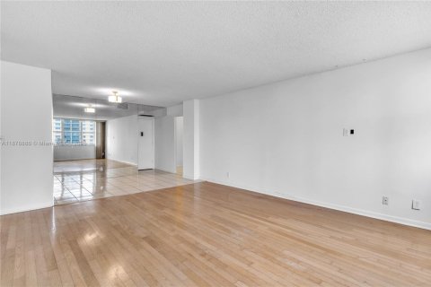 Condominio en alquiler en Hollywood, Florida, 2 dormitorios, 125.42 m2 № 1922450 - foto 19