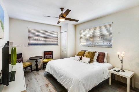 Condominio en venta en Miami Beach, Florida, 2 dormitorios, 75.72 m2 № 1713890 - foto 3