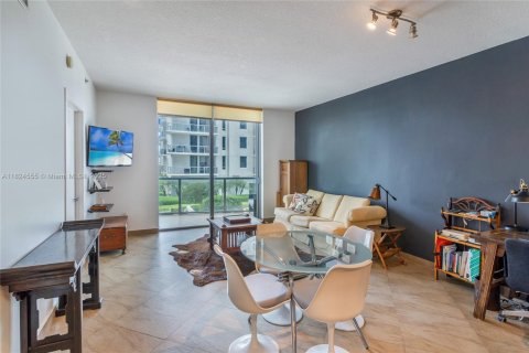 Condo in Miami, Florida, 1 bedroom  № 1792567 - photo 5