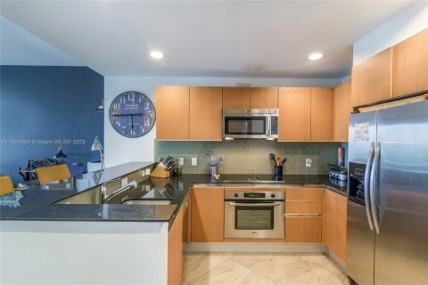 Condo in Miami, Florida, 1 bedroom  № 1792567 - photo 3