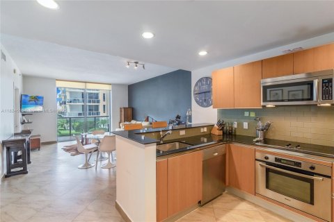 Condo in Miami, Florida, 1 bedroom  № 1792567 - photo 2