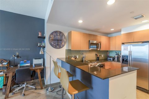 Condo in Miami, Florida, 1 bedroom  № 1792567 - photo 4