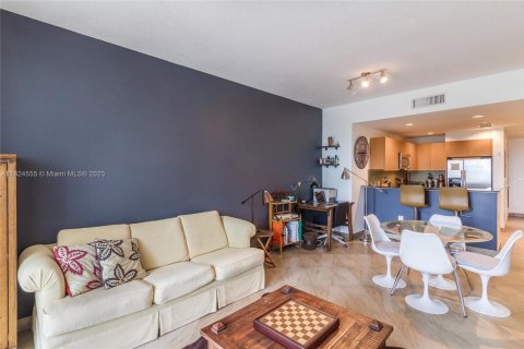 Condo in Miami, Florida, 1 bedroom  № 1792567 - photo 7