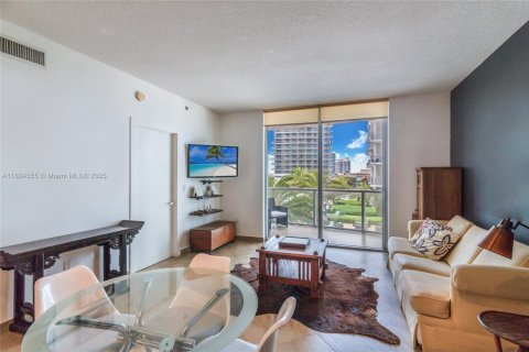 Condo in Miami, Florida, 1 bedroom  № 1792567 - photo 6