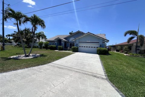 Villa ou maison à vendre à Cape Coral, Floride: 3 chambres, 217.76 m2 № 1734393 - photo 4