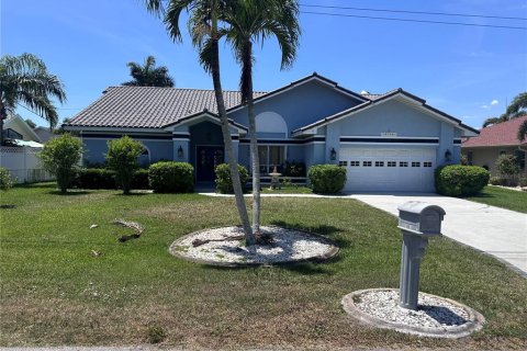 Villa ou maison à vendre à Cape Coral, Floride: 3 chambres, 217.76 m2 № 1734393 - photo 1