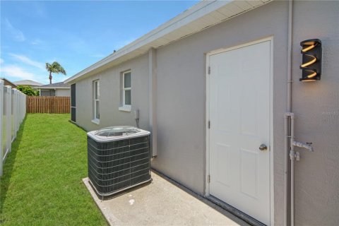 House in Port Richey, Florida 3 bedrooms, 111.3 sq.m. № 1824709 - photo 13