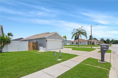 House in Port Richey, Florida 3 bedrooms, 111.3 sq.m. № 1824709 - photo 2