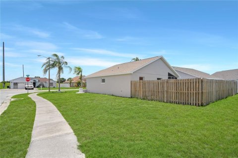 House in Port Richey, Florida 3 bedrooms, 111.3 sq.m. № 1824709 - photo 11