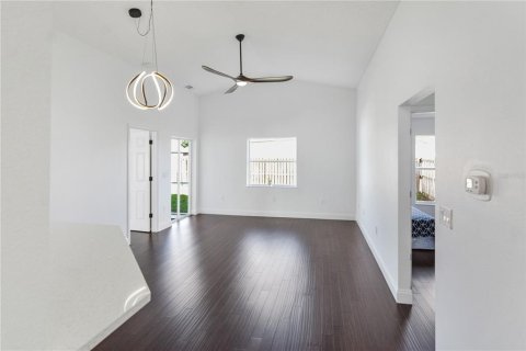 House in Port Richey, Florida 3 bedrooms, 111.3 sq.m. № 1824709 - photo 28