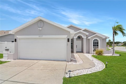 House in Port Richey, Florida 3 bedrooms, 111.3 sq.m. № 1824709 - photo 3
