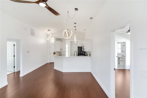 House in Port Richey, Florida 3 bedrooms, 111.3 sq.m. № 1824709 - photo 30
