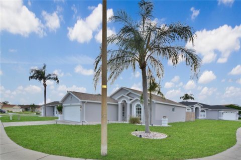 House in Port Richey, Florida 3 bedrooms, 111.3 sq.m. № 1824709 - photo 8