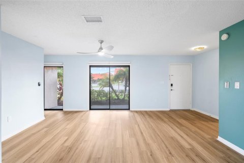 Condo in Sarasota, Florida, 2 bedrooms  № 2216209 - photo 19