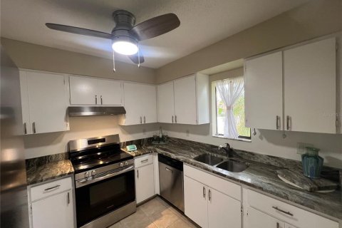 Condo in Sarasota, Florida, 2 bedrooms  № 2216209 - photo 9