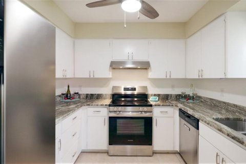 Condo in Sarasota, Florida, 2 bedrooms  № 2216209 - photo 10