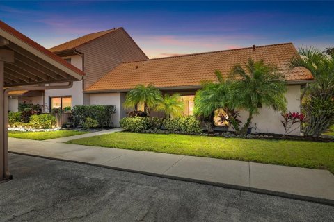 Condo in Sarasota, Florida, 2 bedrooms  № 2216209