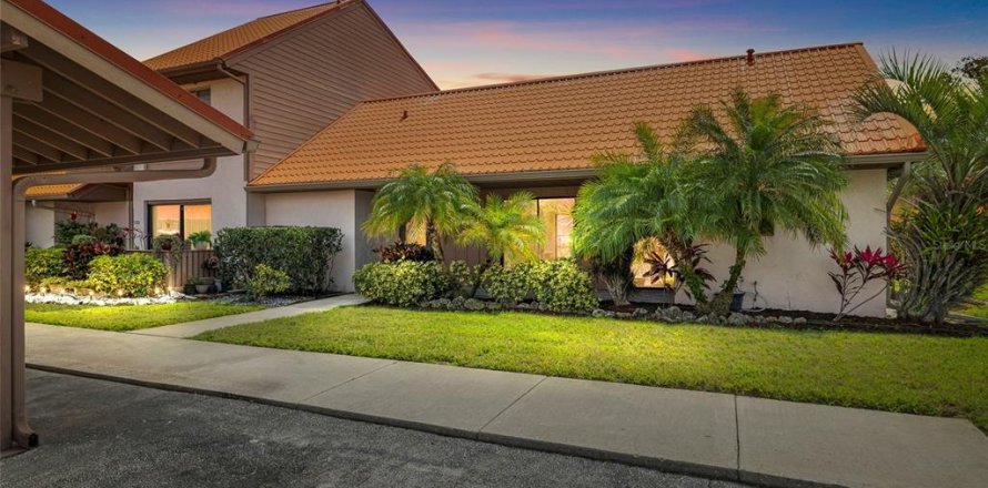 Condo in Sarasota, Florida, 2 bedrooms  № 2216209