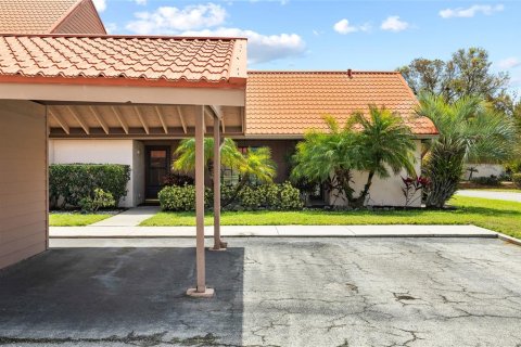 Condo in Sarasota, Florida, 2 bedrooms  № 2216209 - photo 5