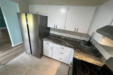 Condo in Sarasota, Florida, 2 bedrooms  № 2216209 - photo 15