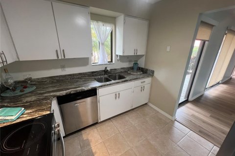 Condo in Sarasota, Florida, 2 bedrooms  № 2216209 - photo 14