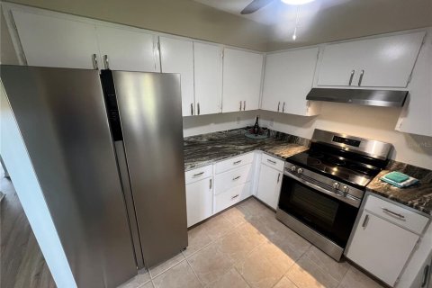 Condo in Sarasota, Florida, 2 bedrooms  № 2216209 - photo 12