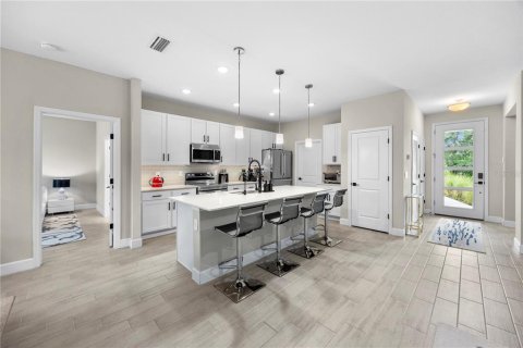 House in North Port, Florida 3 bedrooms, 185.06 sq.m. № 2216126 - photo 8