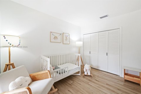 Townhouse in Coral Gables, Florida 2 bedrooms, 140.75 sq.m. № 2402444 - photo 11