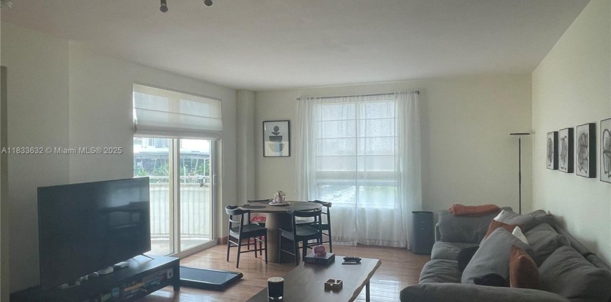 Condo in Miami, Florida, 3 bedrooms № 1934676