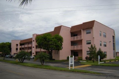 Copropriété à vendre à Sunrise, Floride: 2 chambres, 95.69 m2 № 2084381 - photo 14
