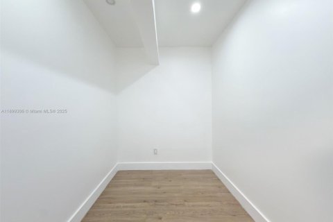 Condominio en alquiler en Miami Beach, Florida, 1 dormitorio № 2012476 - foto 10