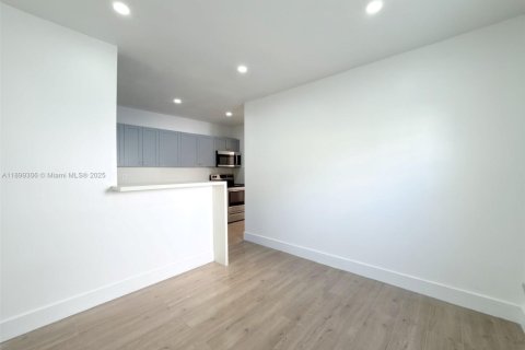 Condominio en alquiler en Miami Beach, Florida, 1 dormitorio № 2012476 - foto 14