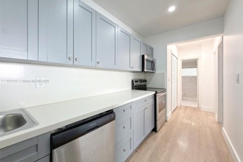 Condominio en alquiler en Miami Beach, Florida, 1 dormitorio № 2012476 - foto 16