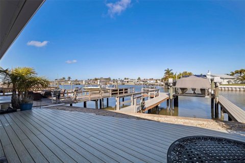 Casa en venta en Saint Petersburg, Florida, 2 dormitorios, 182.37 m2 № 2206658 - foto 2
