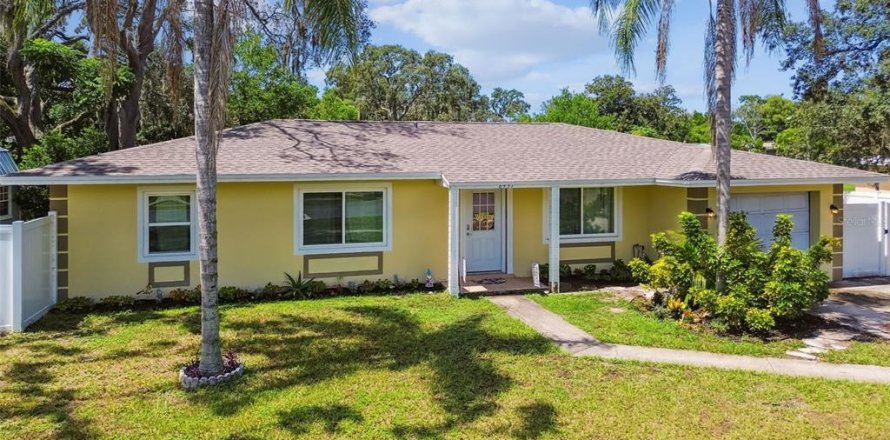 House in Spring Hill, Florida 3 bedrooms, 151.06 sq.m. № 1869372