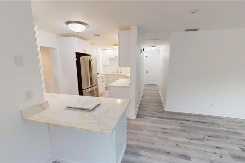 House in Tampa, Florida 4 bedrooms, 143.07 sq.m. № 2098868 - photo 7