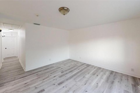 House in Tampa, Florida 4 bedrooms, 143.07 sq.m. № 2098868 - photo 12