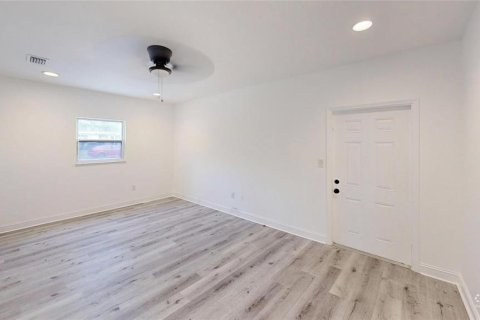 House in Tampa, Florida 4 bedrooms, 143.07 sq.m. № 2098868 - photo 13