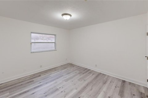 House in Tampa, Florida 4 bedrooms, 143.07 sq.m. № 2098868 - photo 28