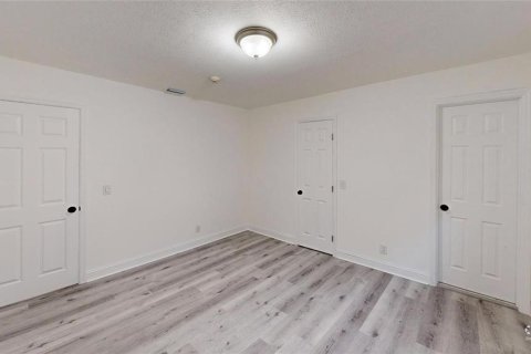 House in Tampa, Florida 4 bedrooms, 143.07 sq.m. № 2098868 - photo 19