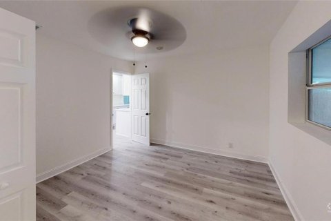 House in Tampa, Florida 4 bedrooms, 143.07 sq.m. № 2098868 - photo 14